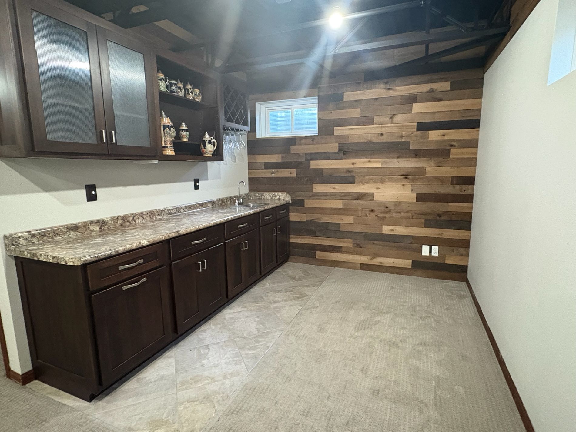 Basement wet bar w/ accent wall